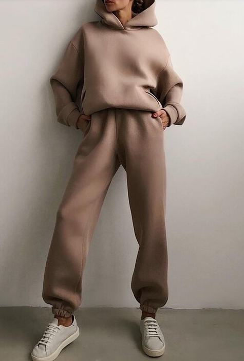 SVEA – Trendy 2-Piece Jogging Set for Women with Hoodie